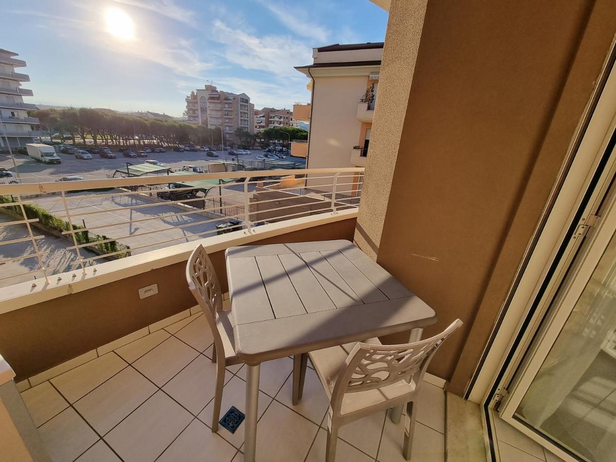 Casamare Alba Adriatica Frontemare Apartamento Exterior foto