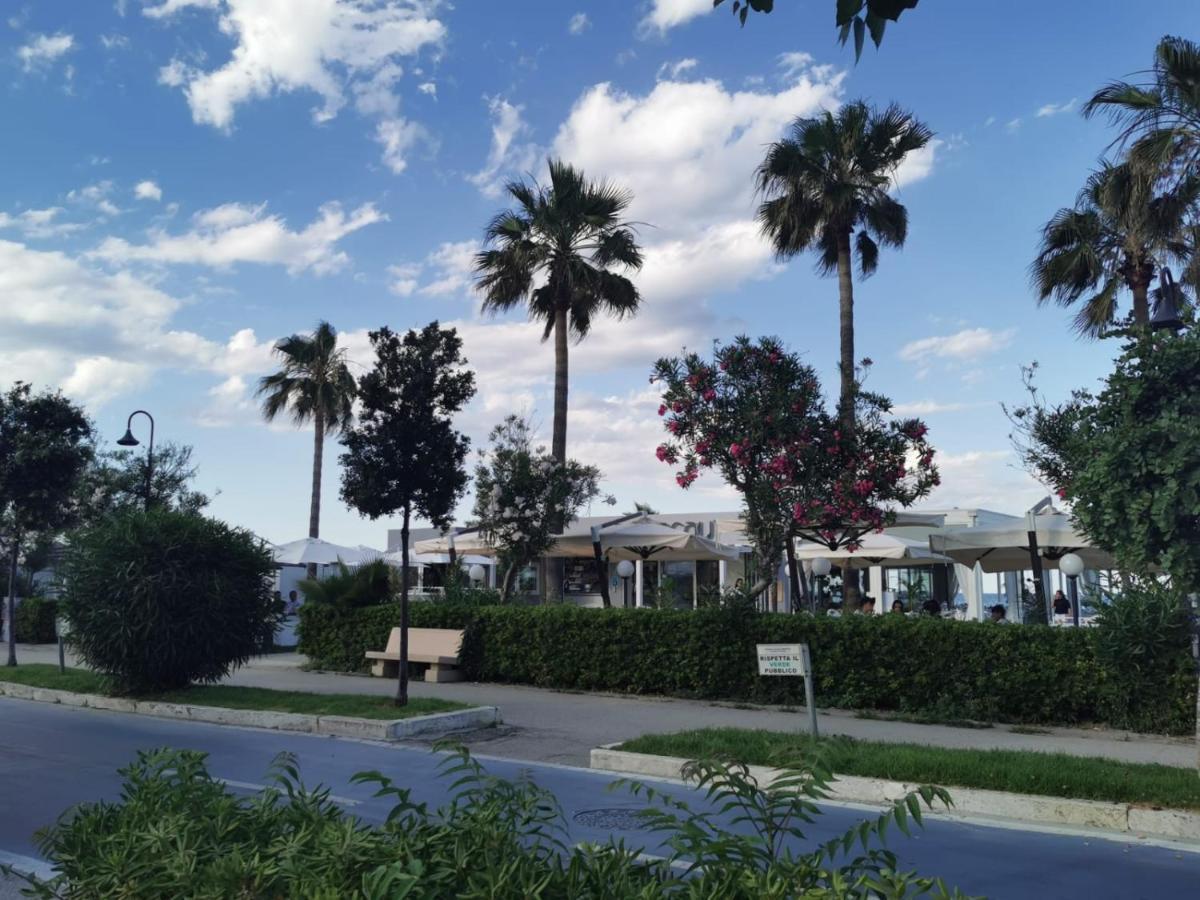 Casamare Alba Adriatica Frontemare Apartamento Exterior foto